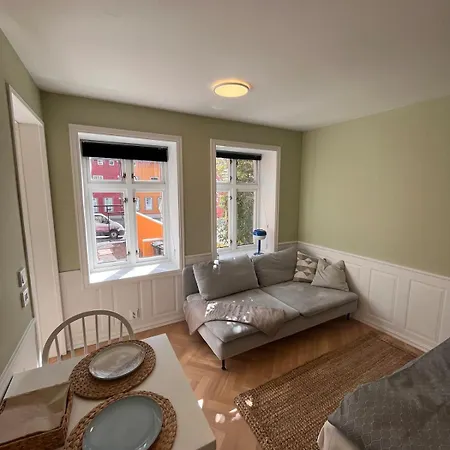 Cozy With Backyard And Close To Public Transport
