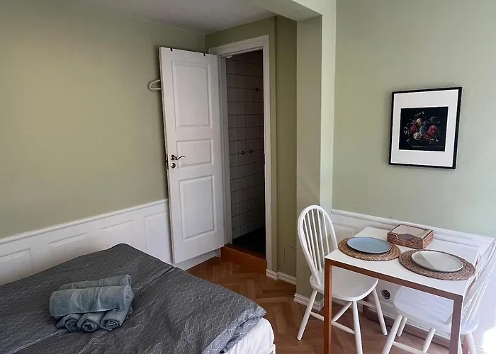 דירה Cozy With Backyard And Close To Public Transport *