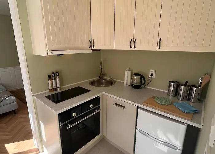 Cozy With Backyard And Close To Public Transport