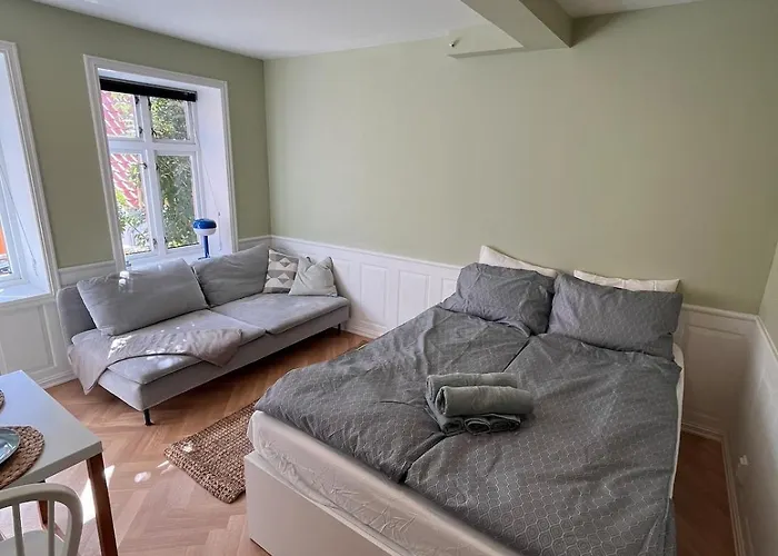דירה Cozy With Backyard And Close To Public Transport