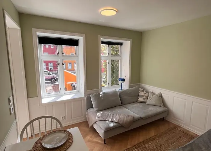 Cozy With Backyard And Close To Public Transport