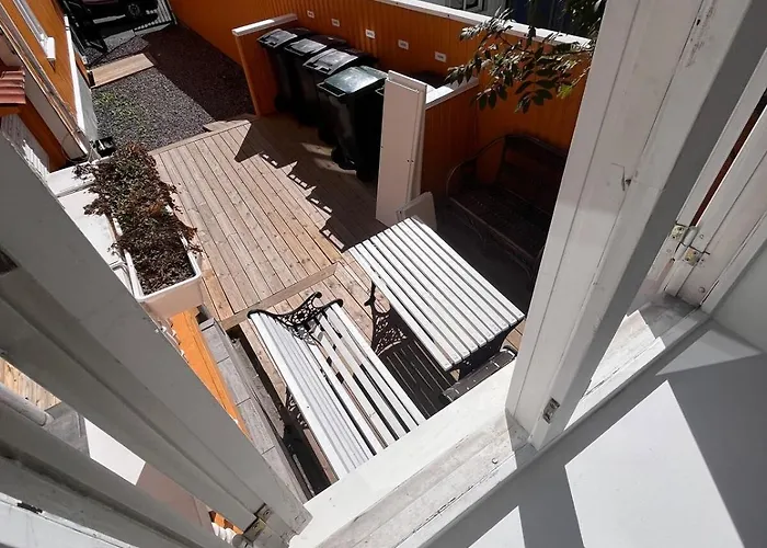 Cozy With Backyard And Close To Public Transport *