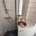 Lägenhet Cozy With Backyard And Close To Public Transport *