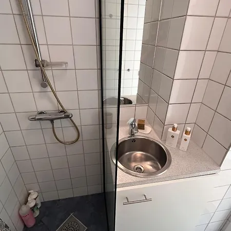 شقة Cozy With Backyard And Close To Public Transport *